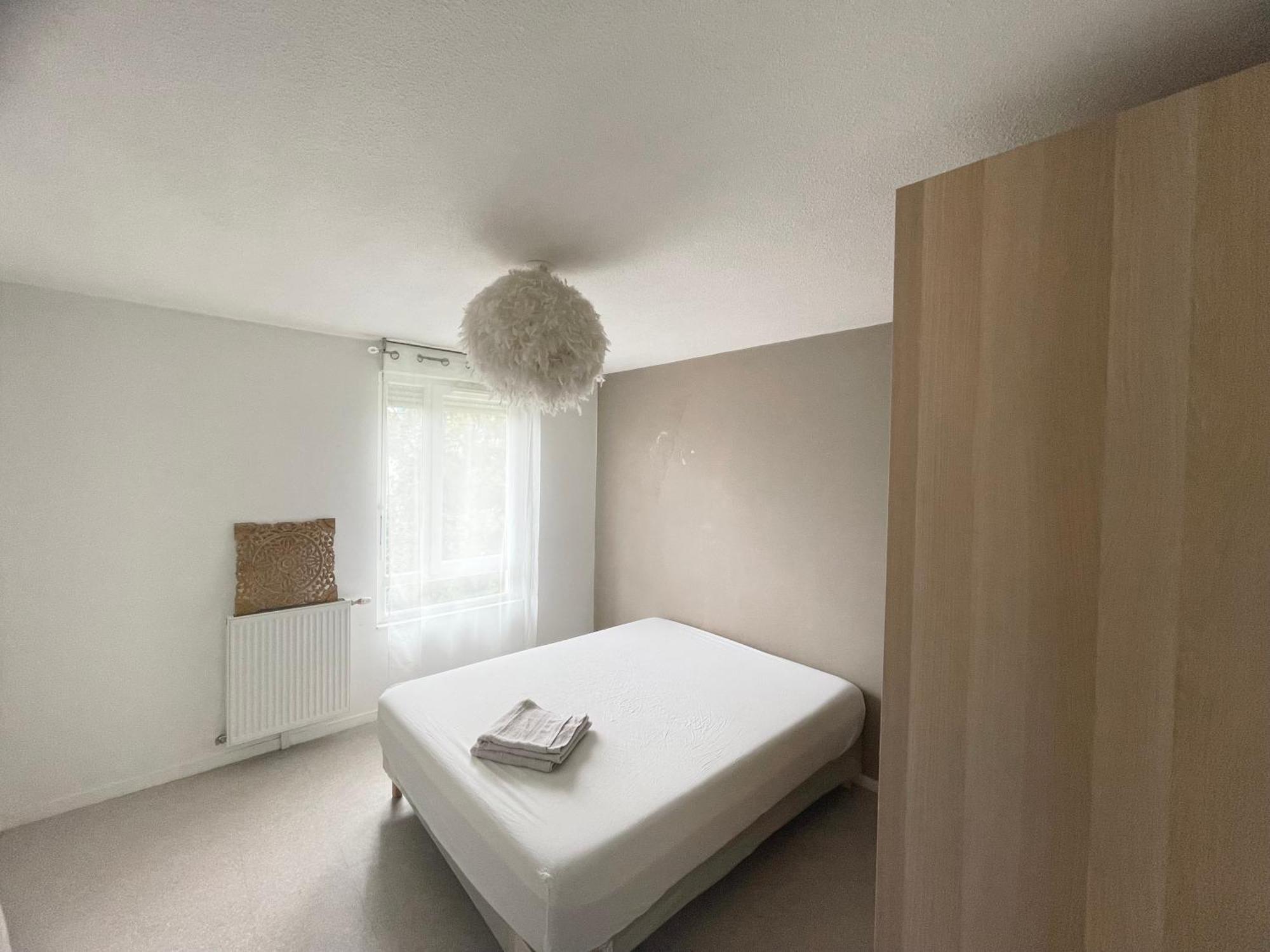 Grand T2 Spacieux Tres Calme Bron Exterior photo